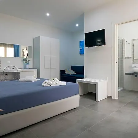 Hotel Pharos 2*