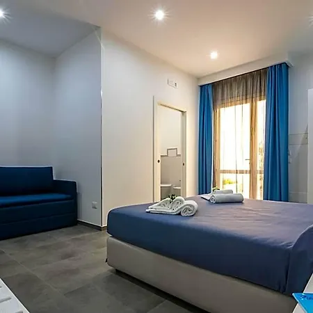 Hotel Pharos 2*