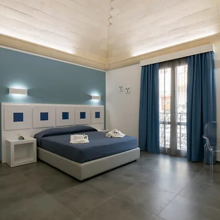 Hotel Pharos 2*