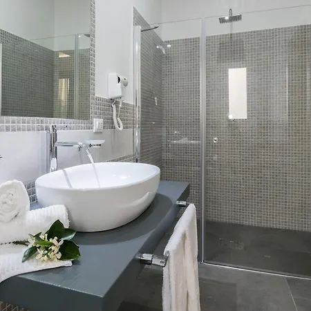 Hotel Pharos 2*