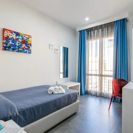 Pharos Hotel 2*