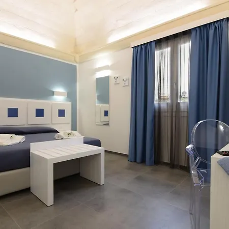 Pharos Hotel 2*